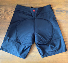 Load image into Gallery viewer, Typhoon 8 Men Logo Padded Short